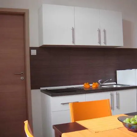 Ivo Hotel 2*