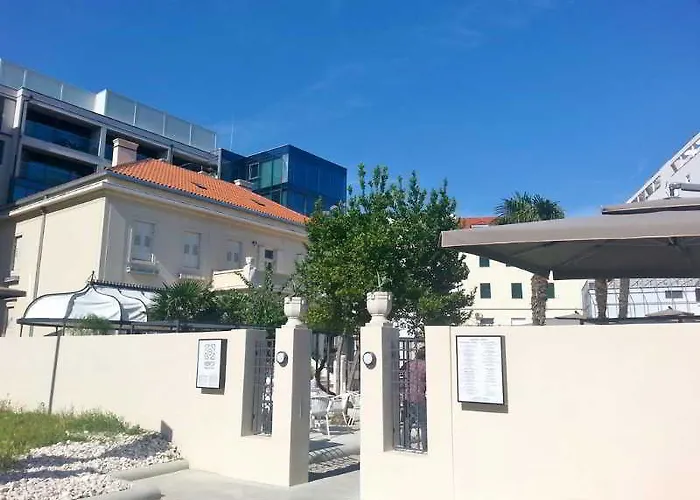 Hotel Ivo 2*