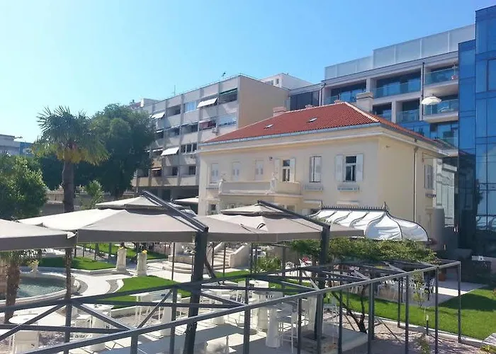 Ivo Hotel 2*