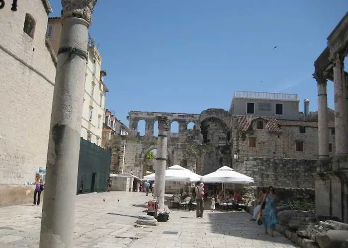 Ξενοδοχείο Ivo 2*